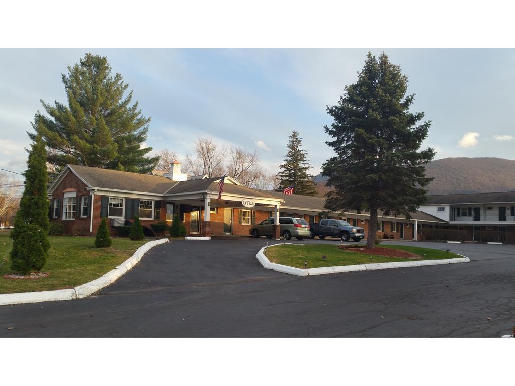 Howard Johnson By Wyndham Williamstown Exterior foto